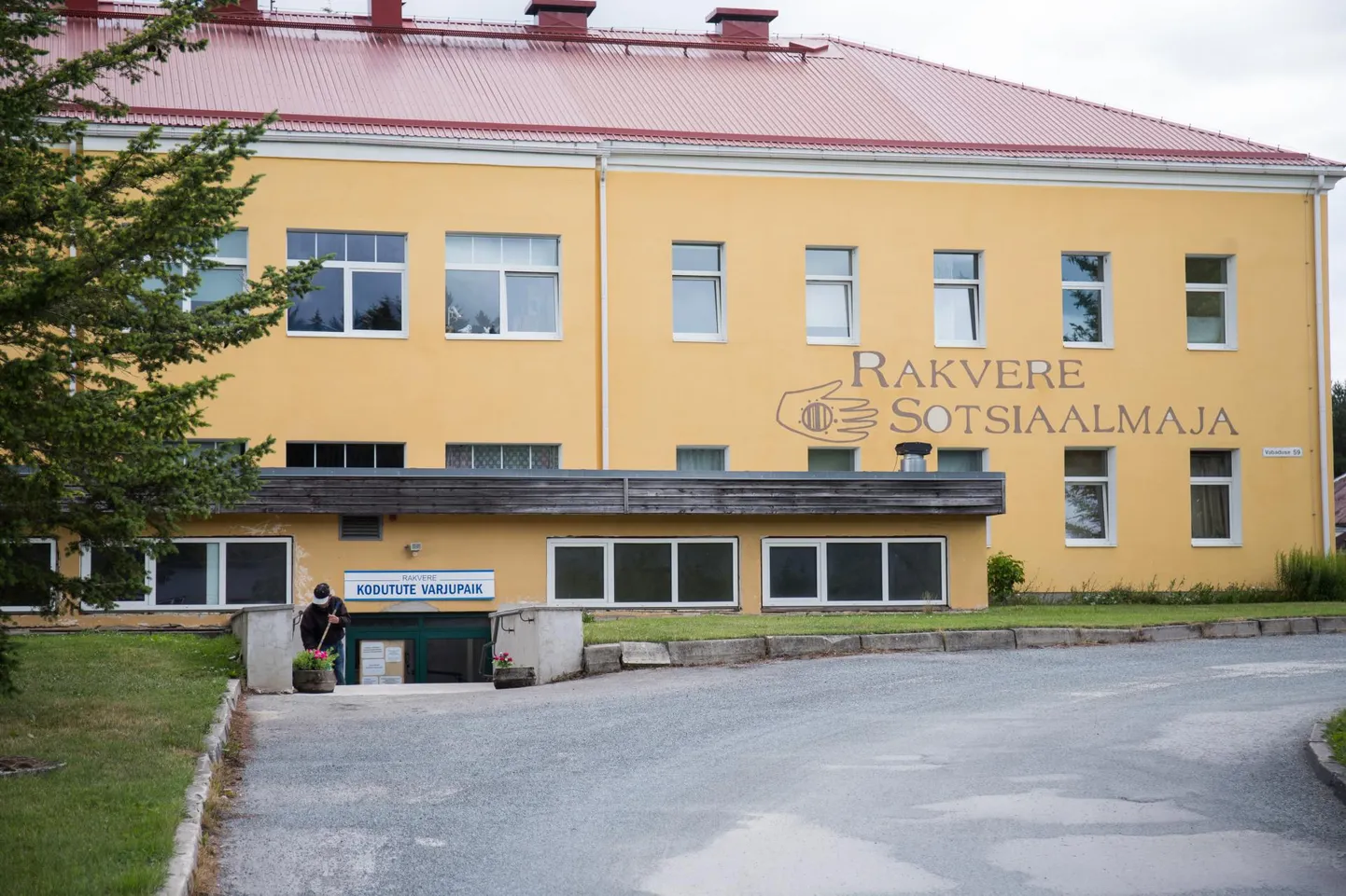 Rakvere sotsiaalmajaga ühes hoones paikneb ka kodutute varjupaik.