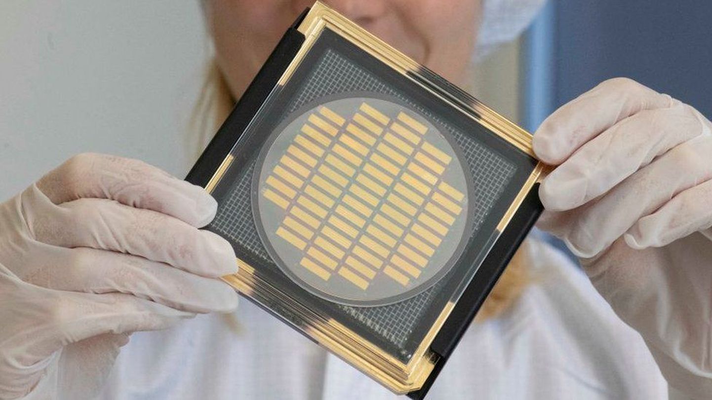 Этот чип, созданный немецкой компанией Q.ant, предназначен для оптической обработки данных в квантовом компьютере.