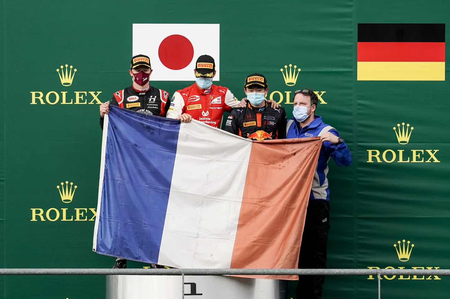 Nikita Mazepin (vasakul) ja tema kõrval seisev Mick Schumacher võivad tuleval hooajal mõlemad kuuluda Haasi vormelimeeskonda