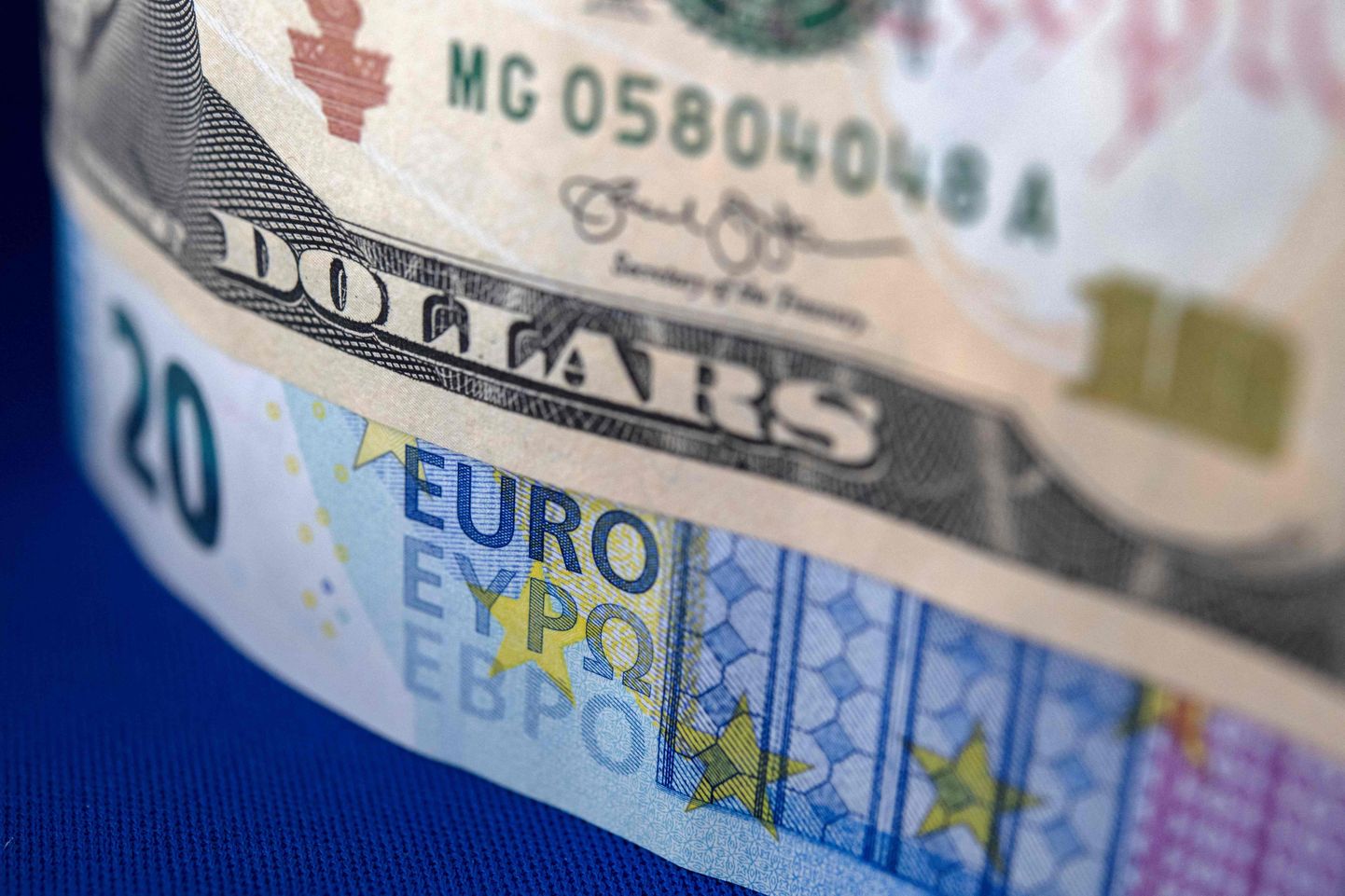 Kuna euroalal peaks ennustuste kohaselt intressimäärad USAst kiiremini alanema, peaks langema ka euro kurss dollari suhtes.