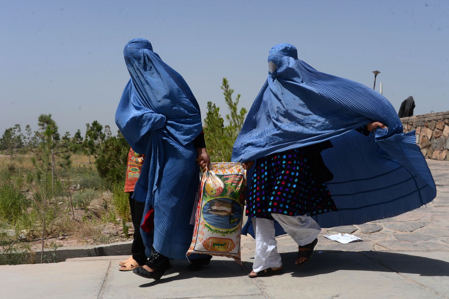 Burkades Afganistani naised.