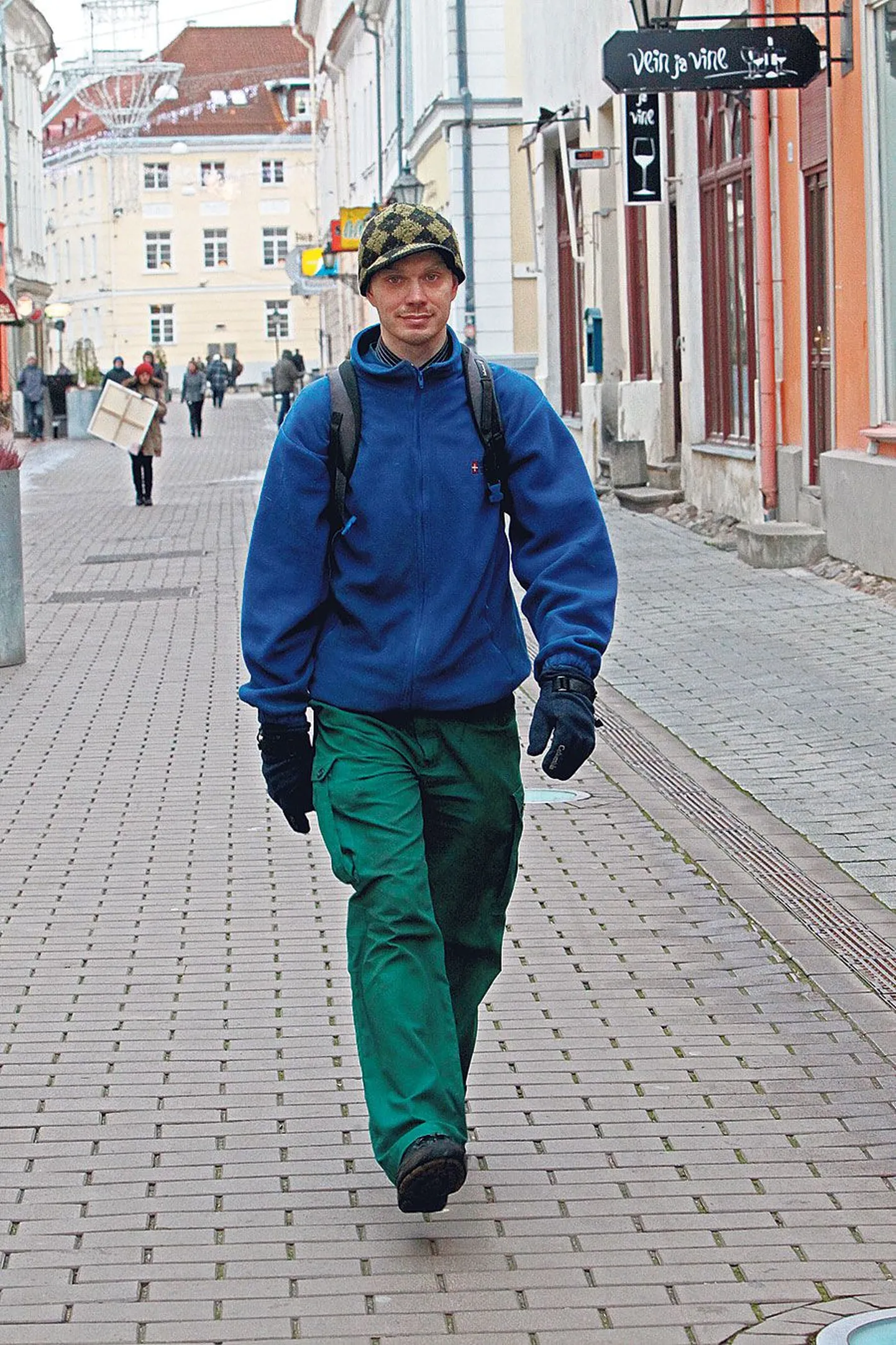 Tartu ülikoolis eripedagoogikat õppiv Assar Järvekülg ruttab kord nädalas botaanikaaeda, sest just seal on ta leidnud koha, kus ta sõbrad, Allikabändi liikmed saavad proovi teha.