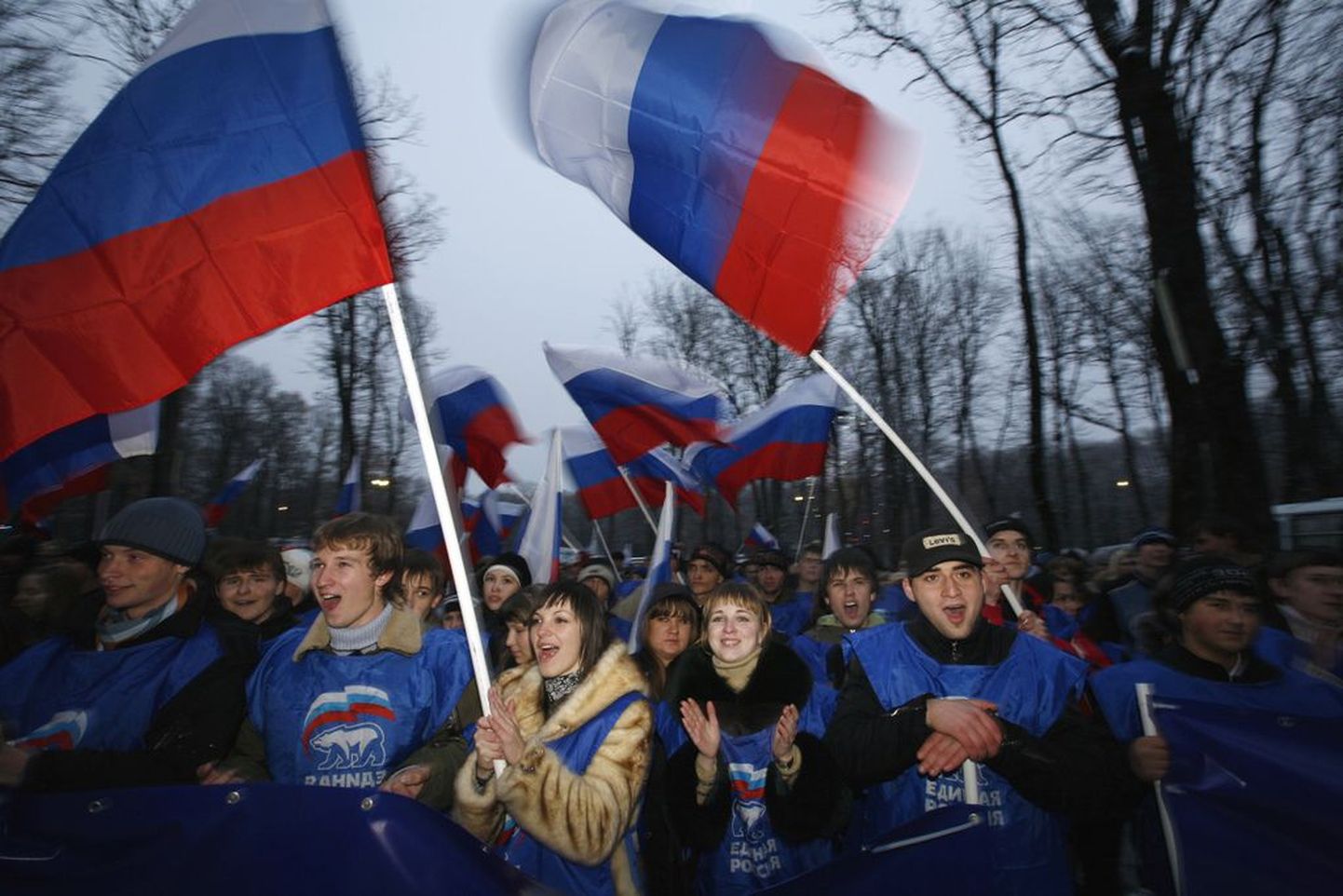 Kremli-meelse partei Ühtne Venemaa noortoetajad.