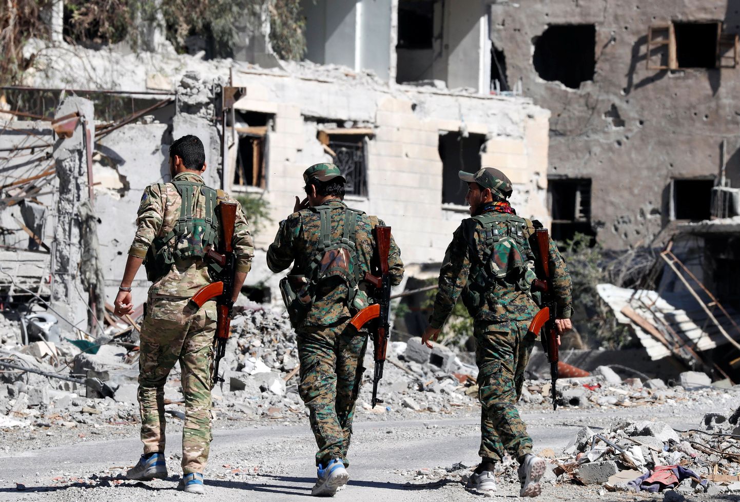 Süüria Demokraatlike Jõudude võitlejad Raqqas.