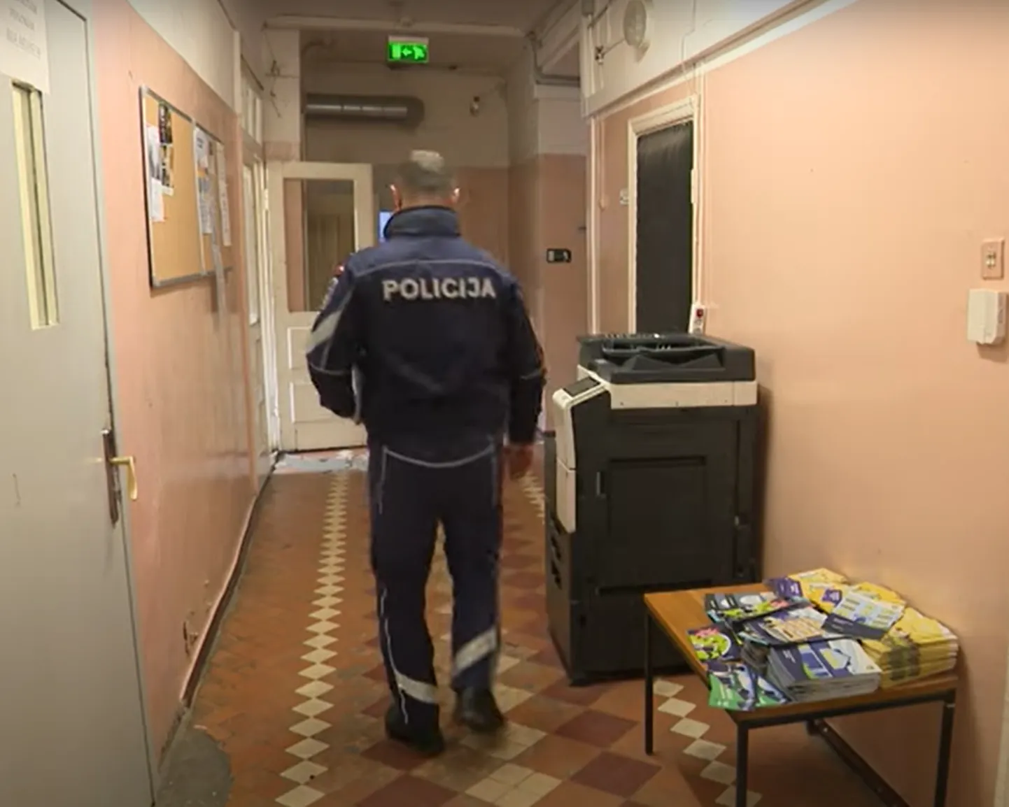 Сотрудник полиции.