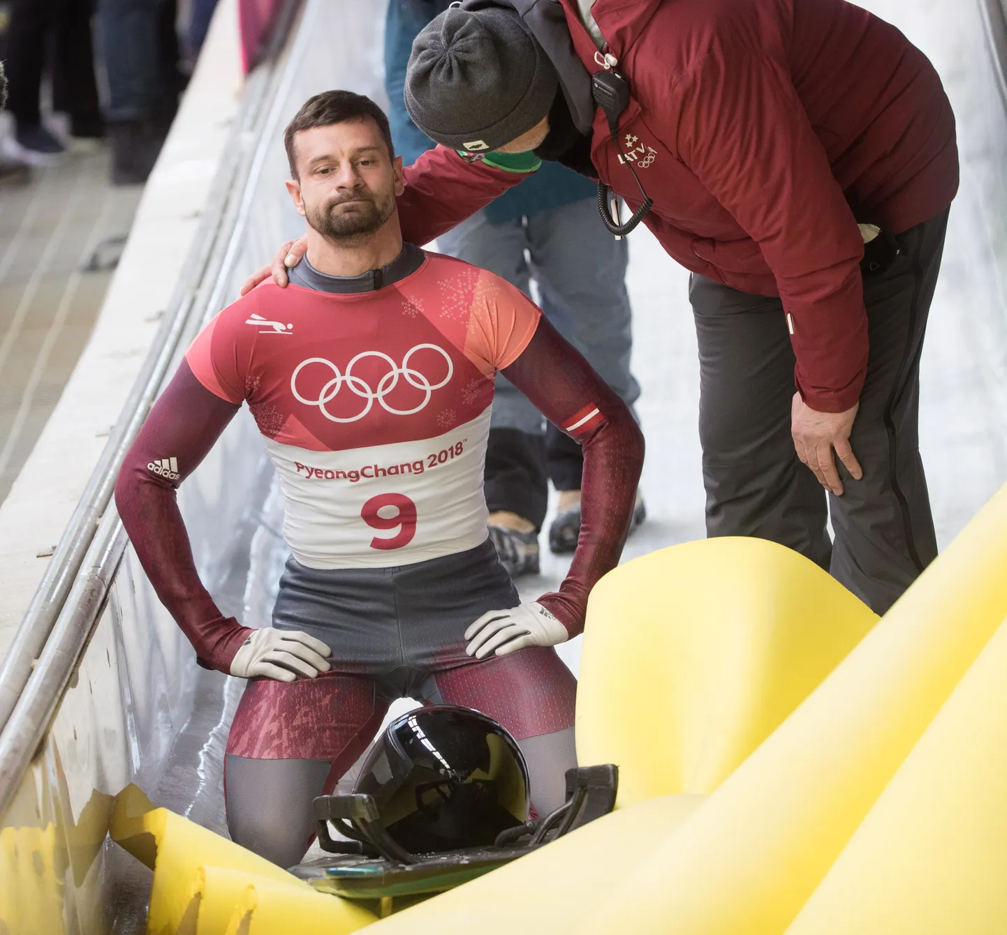 Pettunud Martins Dukurs pärast Pyeongchangis medalita jäämist.