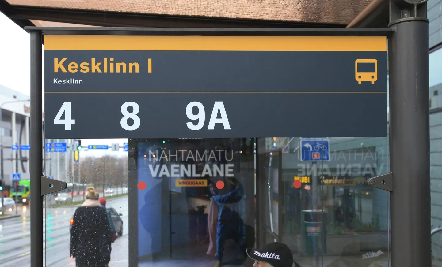 Uute kujundustega bussipeatused.