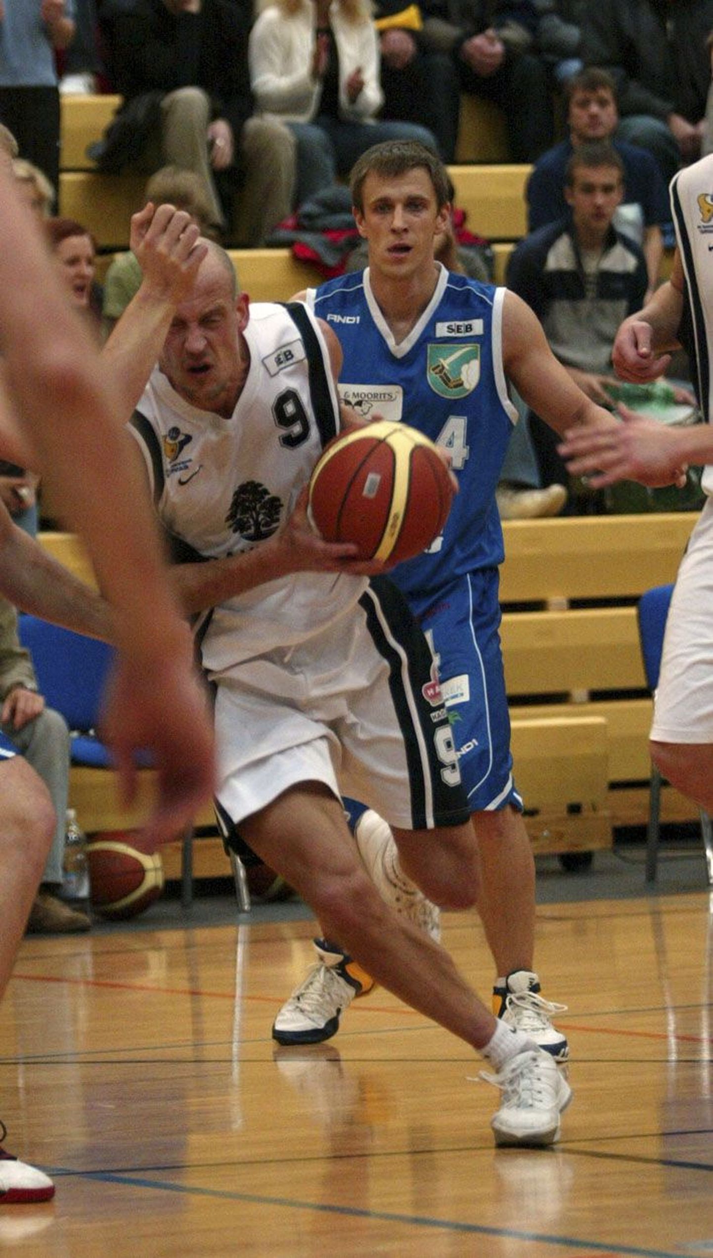 Rakvere pallur Priit Lokutšievski (valges) oli Valga Welg meeskonna vastu mängides eriliselt heas hoos.
