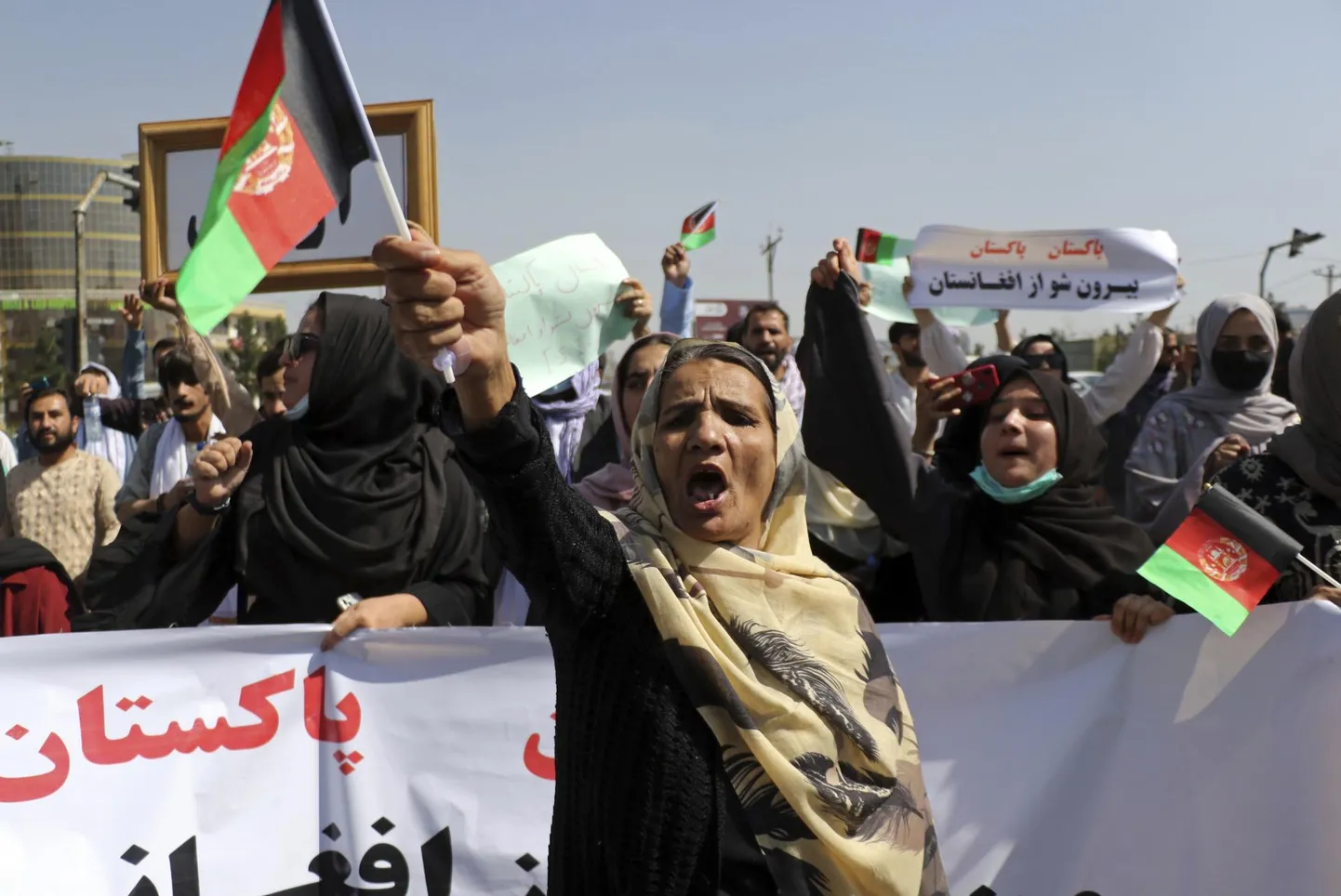 Meelt avaldavad naised Kabulis.