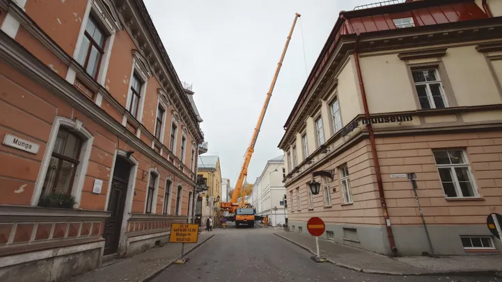 Treffneri gümnaasiumi lekkinud katus sai lõpuks korda