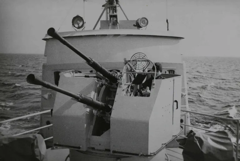 1995. aastal saatis Postimees Alo Lõhmuse «sõjakorrespondendina» Liivi lahele Eesti piirivalvelaeva Kõu pardale, et kajastada lahvatanud Eesti-Läti räimesõja sündmusi. / Foto: