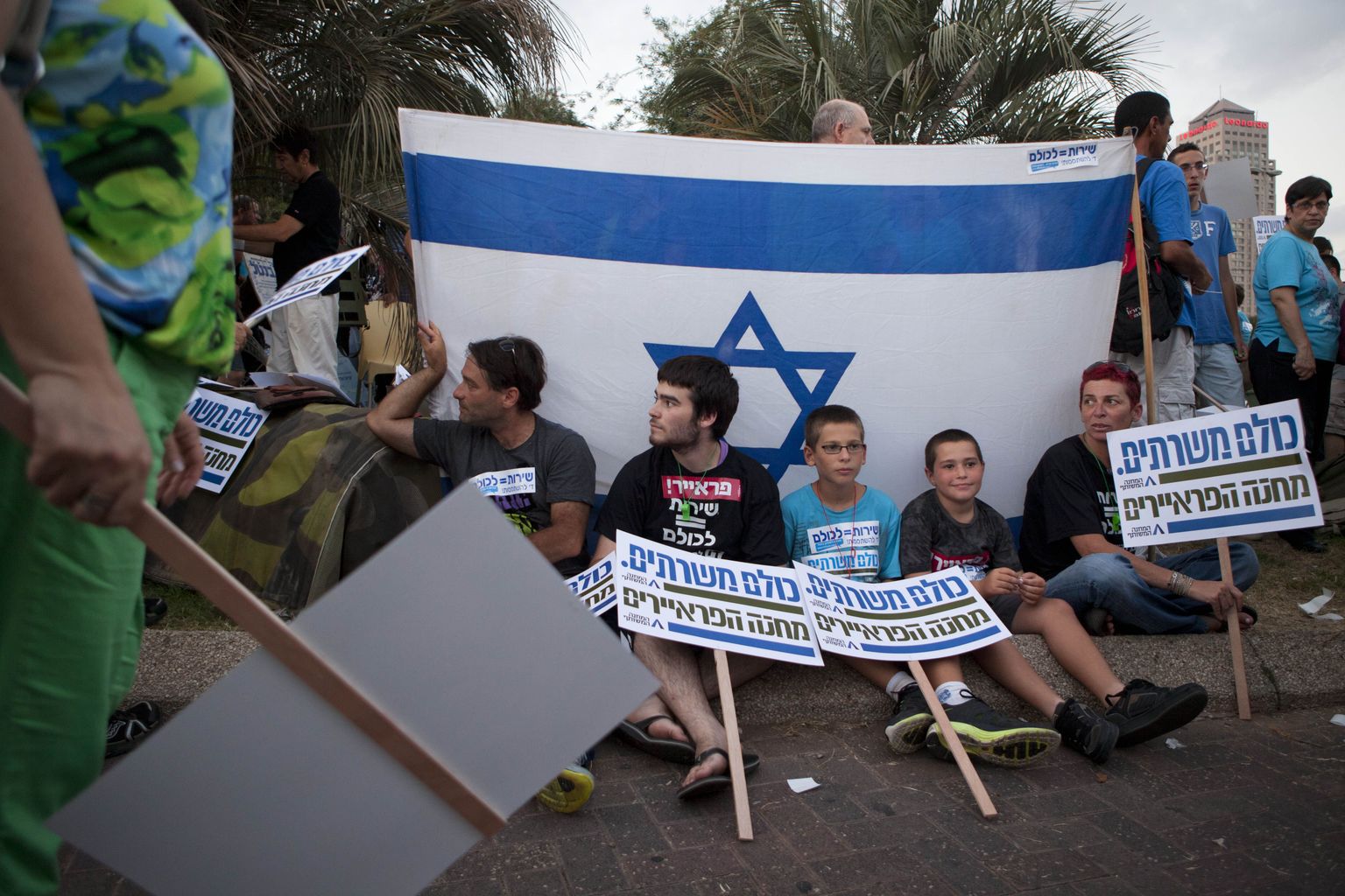 Eile tulid tuhanded inimesed Tel Avivis tänavatele, et nõuda valitsuselt sõjaväekohustuse laiendamist kõigile ühiskonnagruppidele.