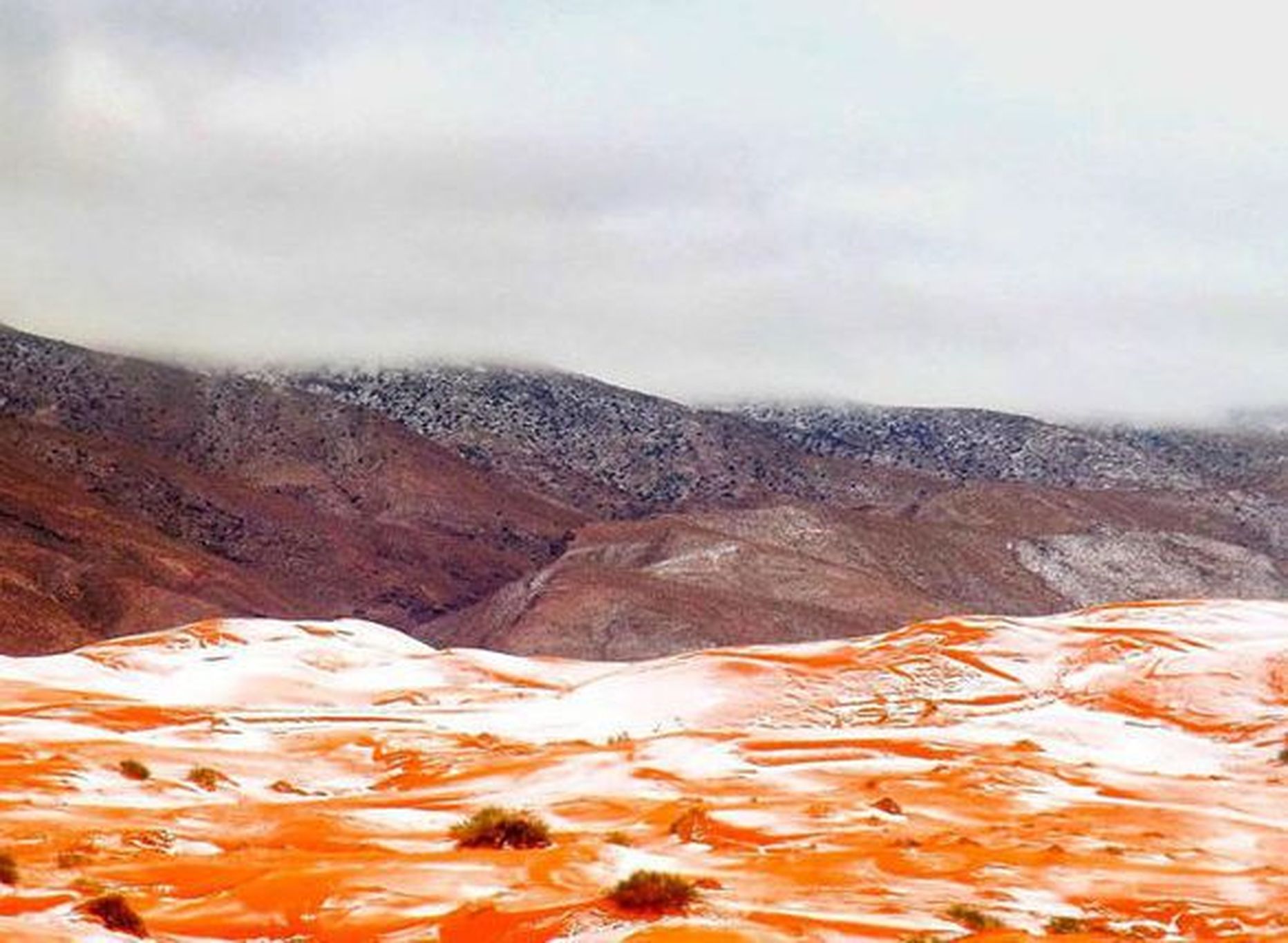 Lumine Sahara kõrb