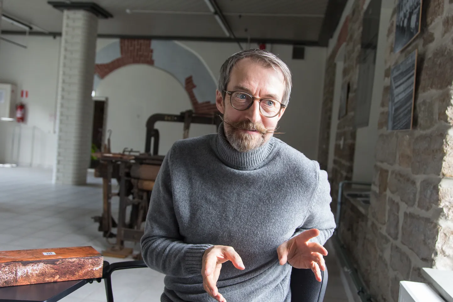 Tartu Uue Teatri juht Raul Oreškin kinnitab, et lavastus "Kremli ööbikud" töötab ainult Narvas, Eesti ja Venemaa piiril.  MATTI KÄMÄRÄ