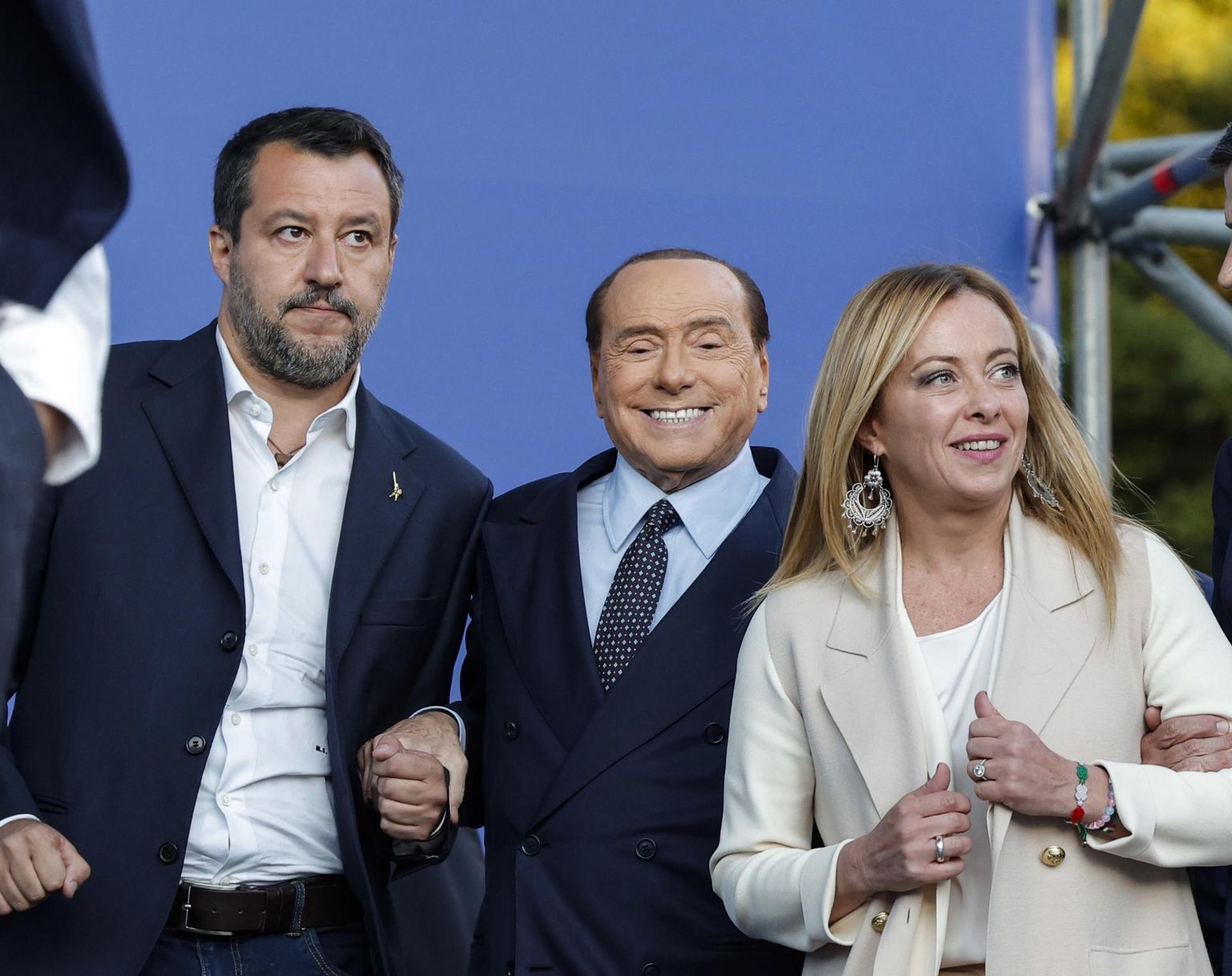 Matteo Salvini, Silvio Berlusconi ja Giorgia Meloni kampaaniaüritusel Roomas.