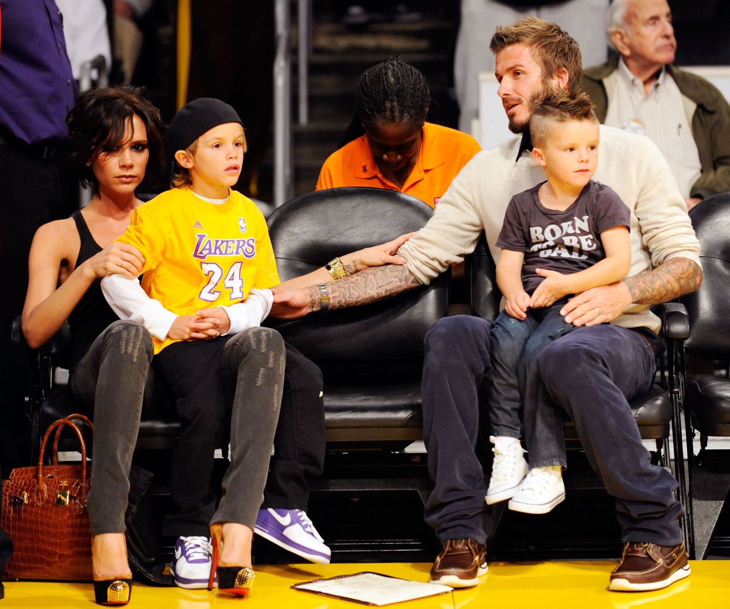 LOS ANGELES, CA - OCTOBER 30: David Beckham and his wife Victoria follow the action between the Los Angeles Lakers and the Dallas Mavericks along with their children Cruz (R) and Romeo (L) at Staples Center on October 30, 2009 in Los Angeles, California. NOTE TO USER: User expressly acknowledges and agrees that, by downloading and/or using this Photograph, user is consenting to the terms and conditions of the Getty Images License Agreement.   Kevork Djansezian/Getty Images/AFP