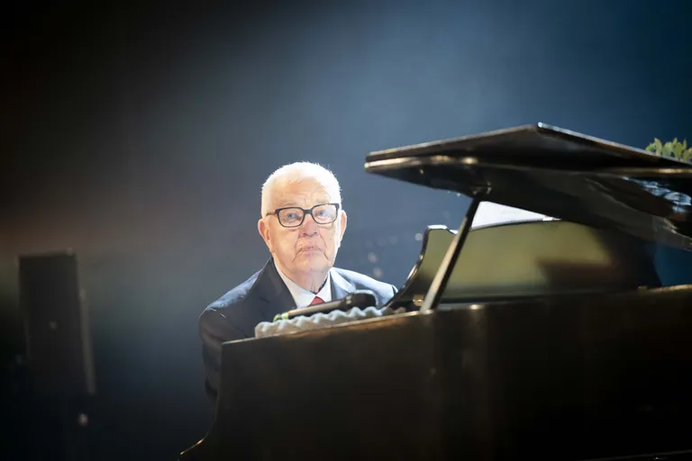 Maestro Raimonds Pauls: "Izrādās, ka cilvēki joprojām atceras manus meldiņus, un pat dzied līdzi."