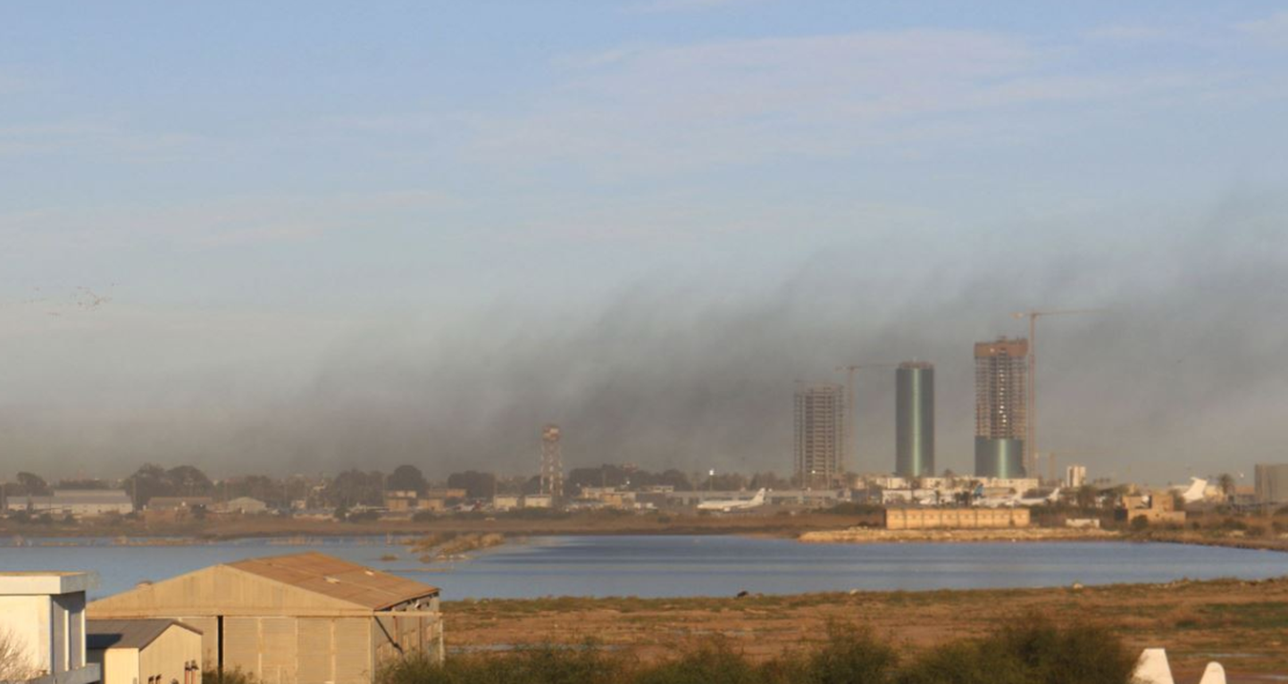 Raketirünnak Tripoli lennujaamale.