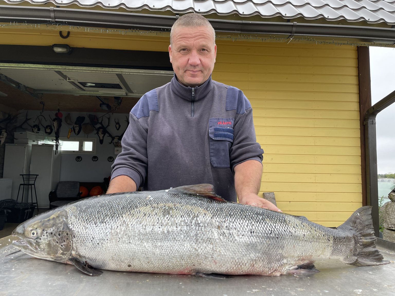Tõnis Tasane koos pea 14-kilose rekordsaagiga.