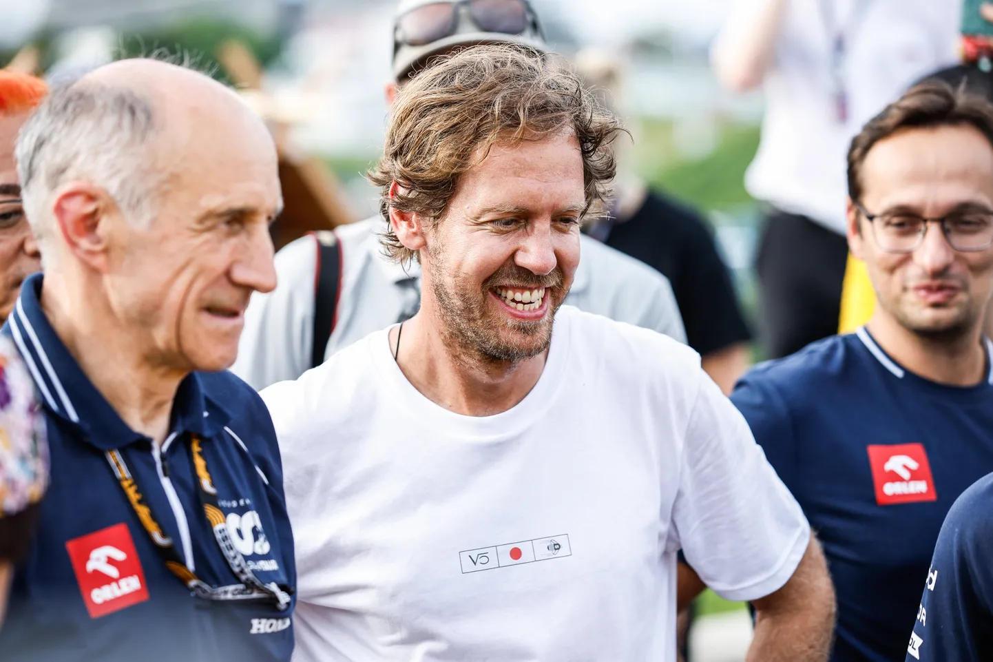 Sebastian Vettel (keskel).