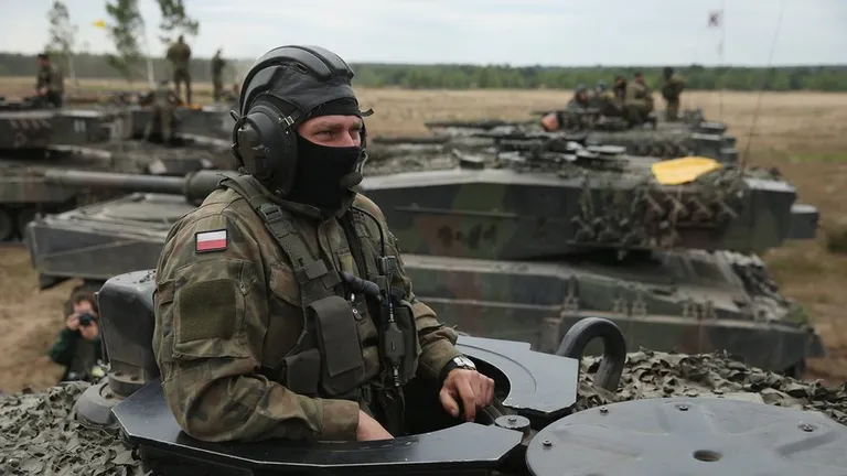 На вооружении Войска польского - около 250 танков Leopard 2
