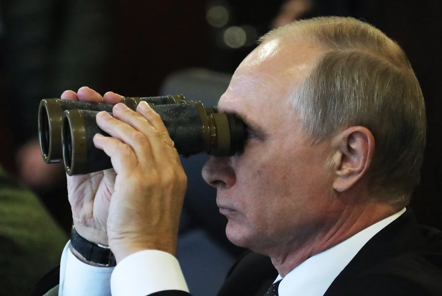Vene president Vladimir Putin Vene kaitseministri Sergei Šoigu ja relvajõudude kindralstaabi ülema Valery Gerasimoviga Zapadit jälgimas.