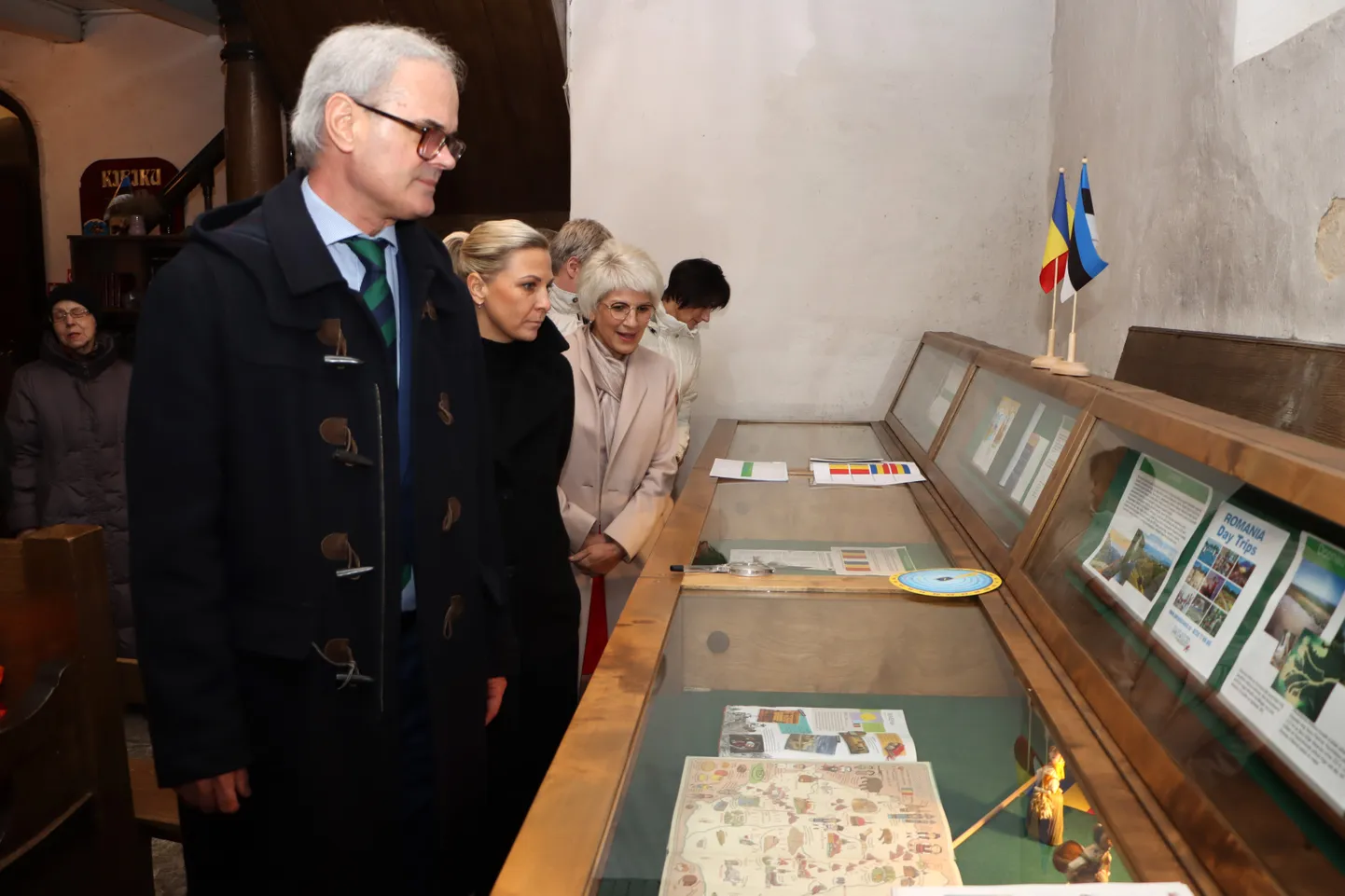 Особый интерес у посла вызвали экспонаты о Румынии, выставленные местными жителями.