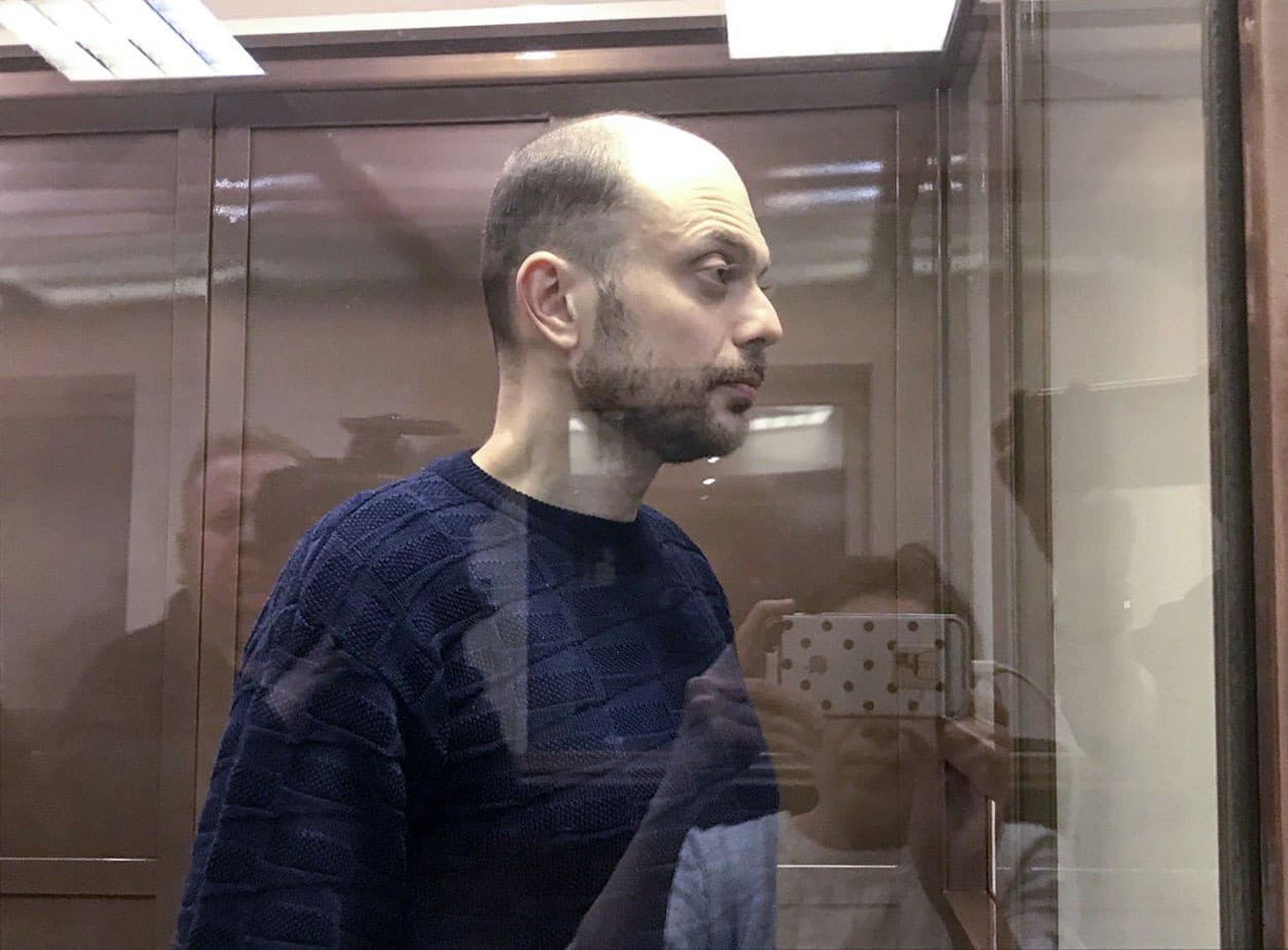 Владимир Кара-Мурза в состоянии крайнего истощения принимает участие в судебном заседании, Московский городской суд, 6 марта 2023 года.
