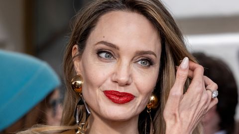 ŠOKEERIV PALJASTUS ⟩ Angelina Jolie oma elu mustast august: palkasin juba palgamõrtsuka