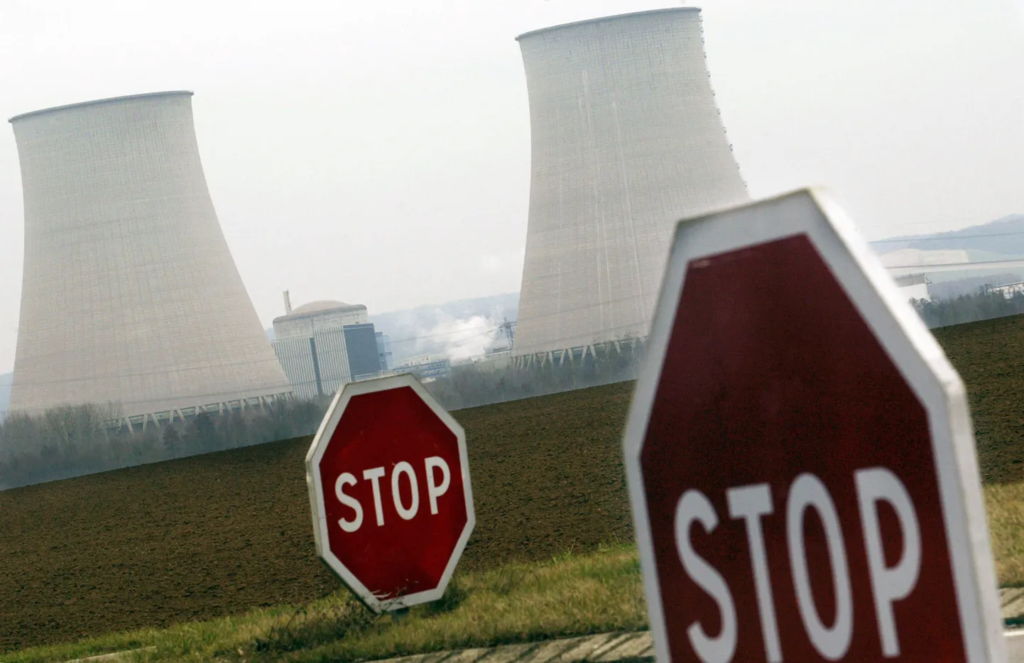 2006. aastal tehtud fotol on kujutatud Nogent-sur-Seine'i tuumajaama.