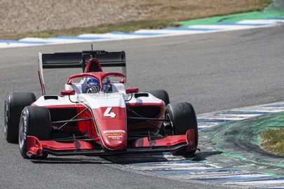 Paul Aron F3-autoga hooajajärgsel testipäeval.