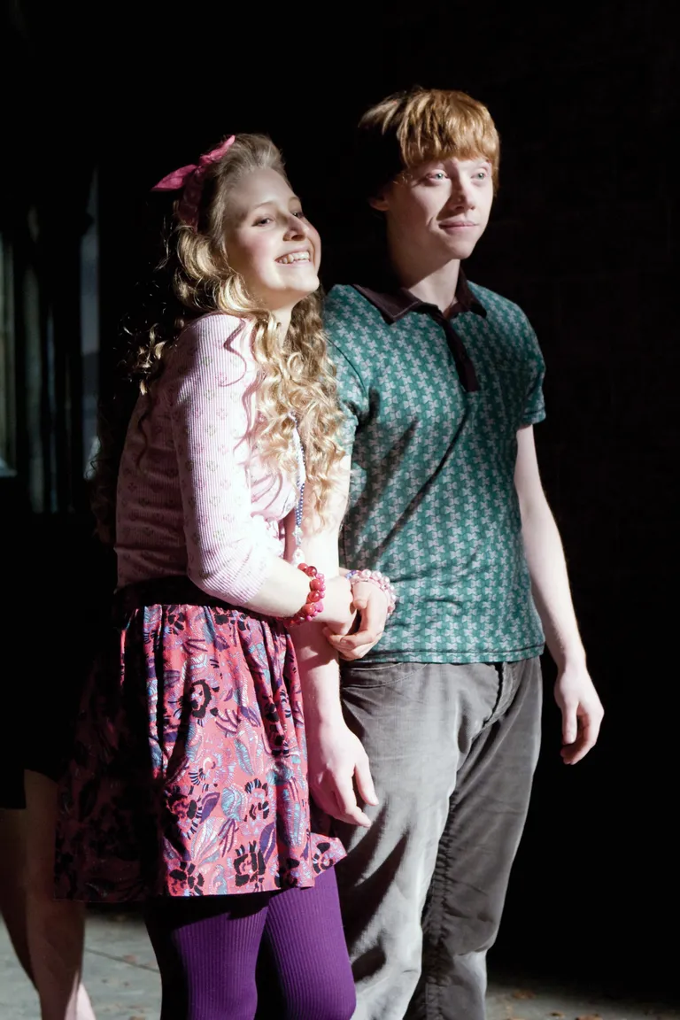 Kaader filmist «Harry Potter ja segavereline prints». Jessie Cave kehastas filmis tegelaskuju Lavender Brown, tema kõrval seisab Rupert Grint, kes mängis filmides Ron Weasley tegelaskuju.