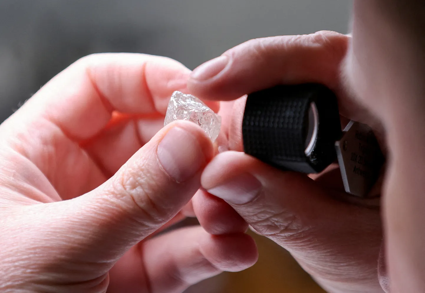 Töötlemata teemant Alrosa Moskva tehases.