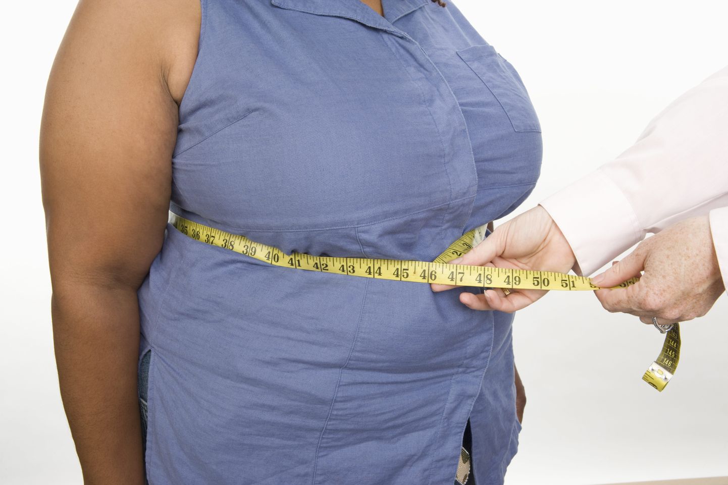 Женщина с лишним весом, фото иллюстративное