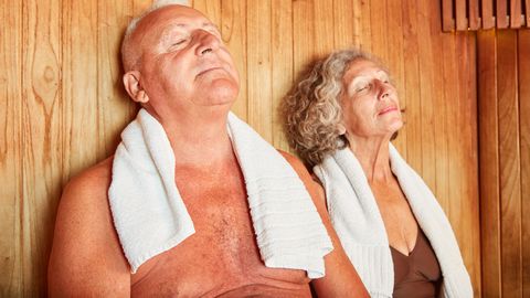Saunas käimise pärast ei peaks muretsema tõenäoliselt inimesed, kes saavad ilma probleemideta hakkama mõõduka treeninguga, nagu pooletunnine kõnd või 3-4 korrust trepikõndi ilma peatumata. Saunas käimise pärast ei peaks muretsema tõenäoliselt inimesed, kes saavad ilma probleemideta hakkama mõõduka treeninguga, nagu pooletunnine kõnd või 3-4 korrust trepikõndi ilma peatumata.