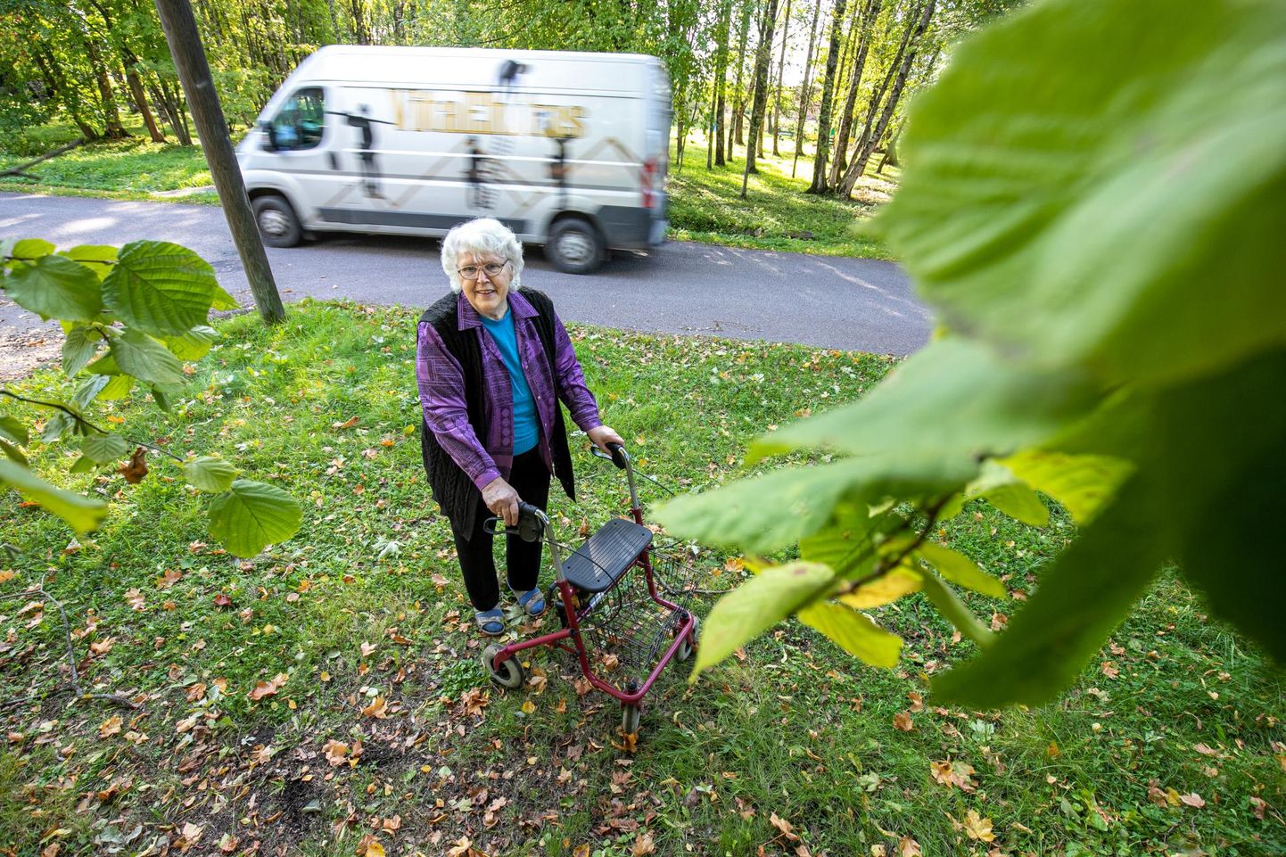 Vana-Pärnu elanikul, raske puudega Naali-Marie Liivrannal tuleb peale oma koduaias heakorra tagamise hooldada krunti piiravat umbes 200ruutmeetrist ala.