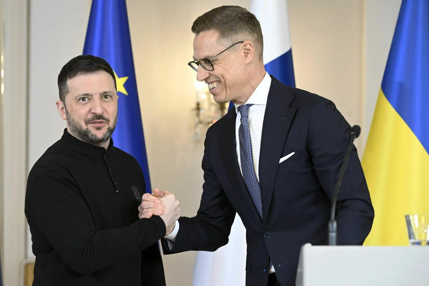 Ukraina president Volodõmõr Zelenskõi ja Soome president Alexander Stubb eile Helsingis.
