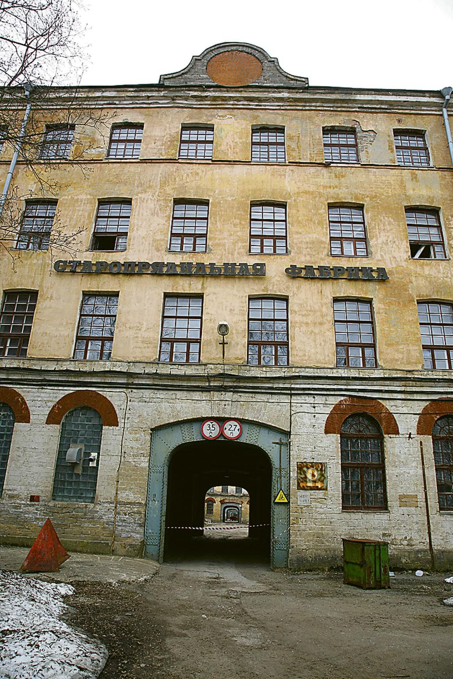 Kreenholmi tekstiilitööstuse tühjades hoonetes on aeg tarretunud nagu katastroofifilmis, pildil 30. aprillil 1857 nurgakivi saanud esimene tootmishoone, vana ketrusvabrik.