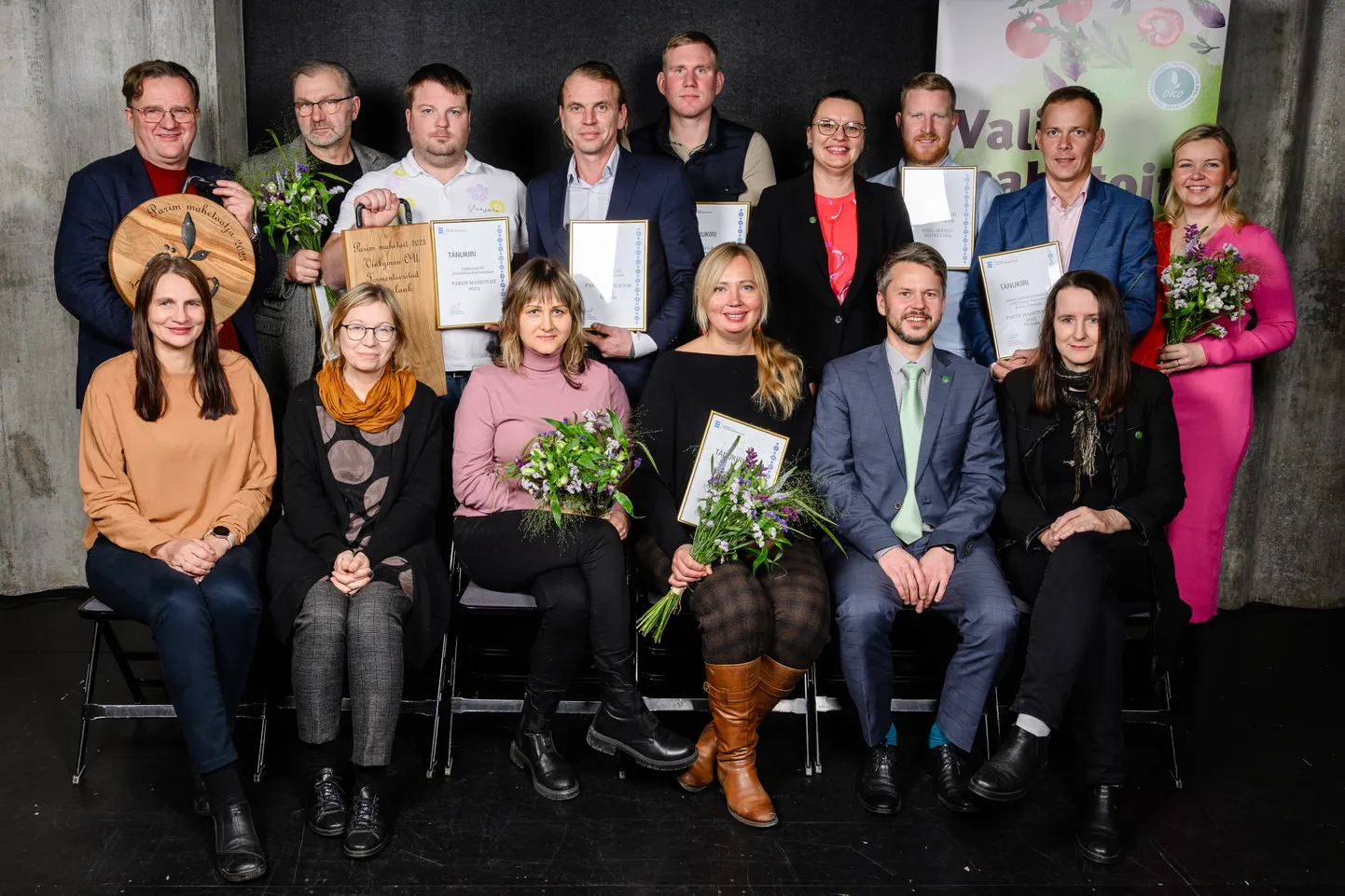 mahekonkursside auhinnasaajad koos korraldajatega