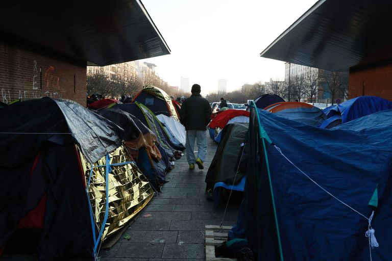 Põgenike telklinnak Pariisis Saint-Denis Porte de la Chapelle'i lähedal