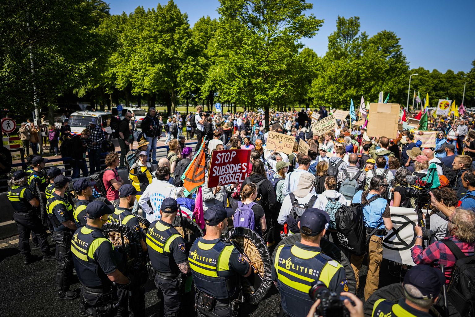 Протесты экоактивистов в Гааге.