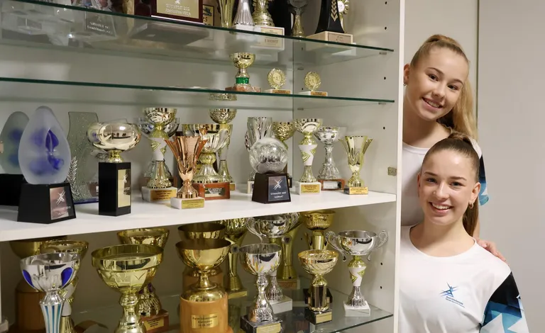 Koosseis küll muutus aastate jooksul, kuid rühma kapten Maria Terep (alumine) ning Elis Sarapuu tulid ja jäid lõpuni välja. Ja ikka rõõmsalt.