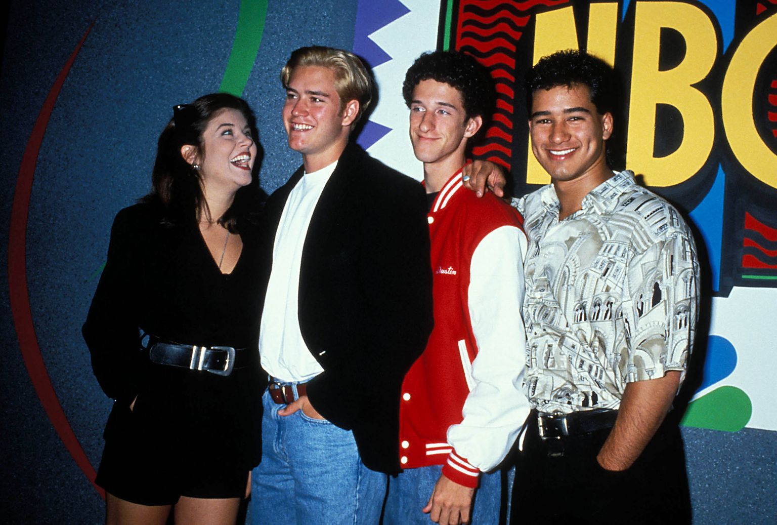 «Päästja koolikella»staarid (vasakult paremale) Tiffani Amber Thiessen, Mark Paul Gosselaar, Dustin Diamond ja Mario Lopez 1996. aastal. Nüüdseks 44-aastane Diamond sai jaanuaris vähidiagnoosi.