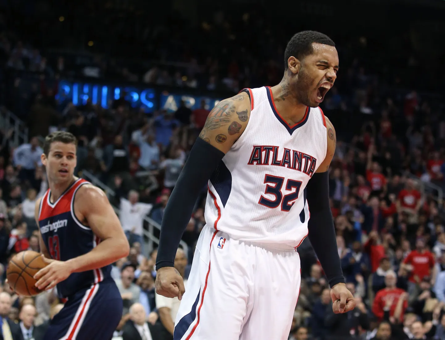 Mike Scott (paremal).