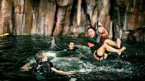 Põnevusfilmis «Haide linn: 47 meetri sügavuses 2» tuleb seiklusjanulistel noortel pääseda veealusest iidsest maiade linnast enne, kui nad nahka pistetakse