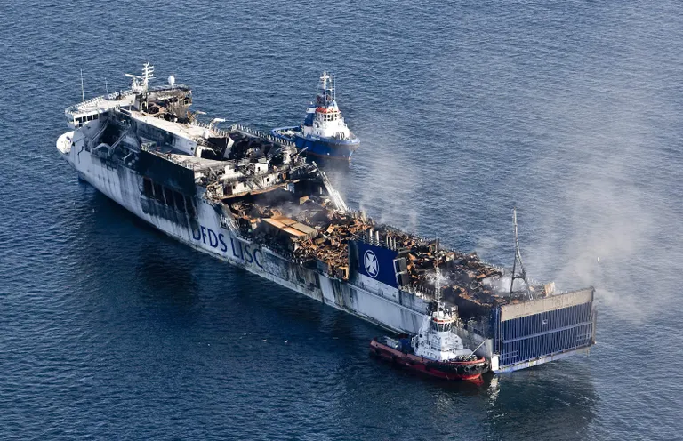 Ettevõtte DFDS reisilaev Lisco Gloria süttis merel 2010. aastal.