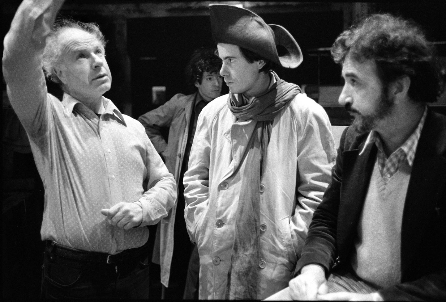 Lavastaja Peter Brook (vasakul) jean-Claude Carriere ja Francois Mathouret-ga Bouffes du Nord teatris.