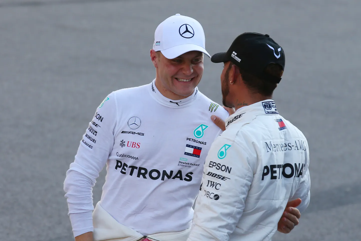 Valtteri Bottas ja Lewis Hamilton.