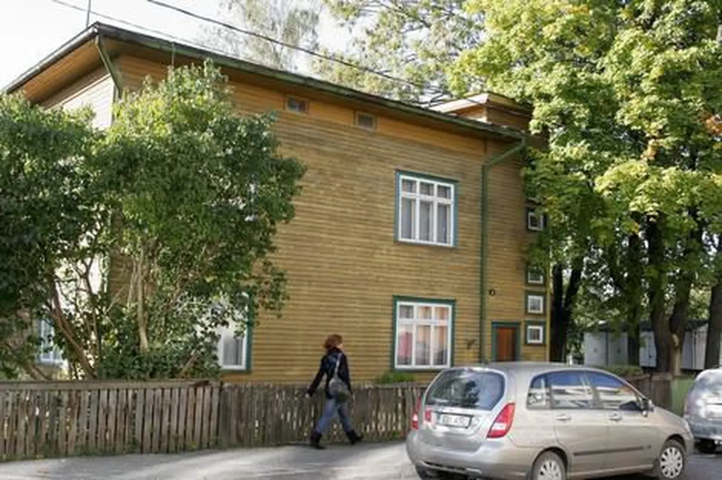 Kivi tänav 3 maja leidis ostja 881 001 krooni eest.