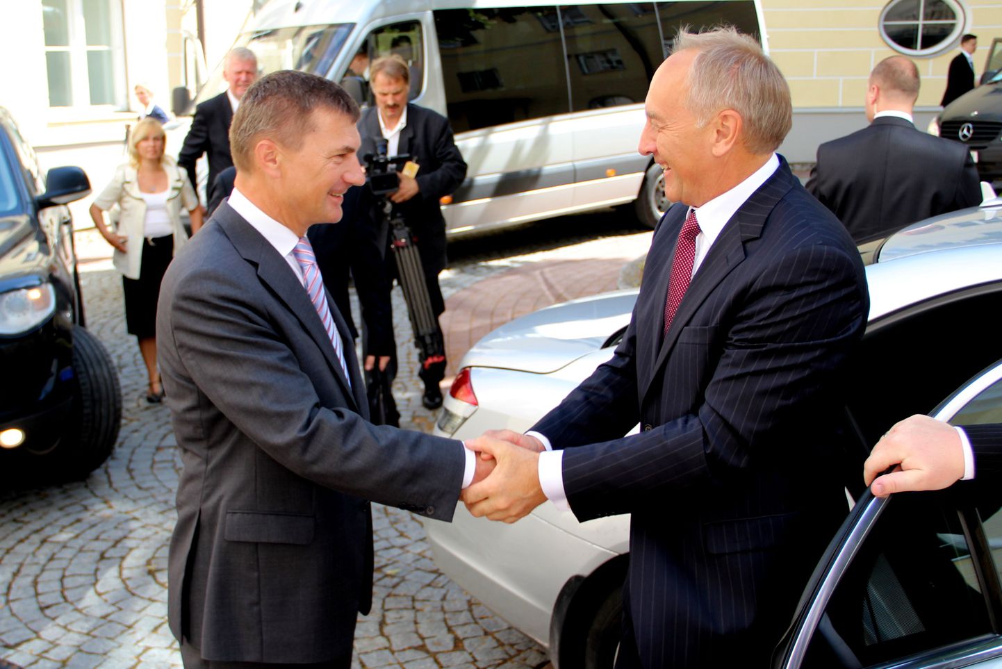 Peaminister Andrus Ansip kohtus täna esimesele välisvisiidile Eestisse sõitnud Läti Vabariigi presidendi Andris Bērziņšiga.